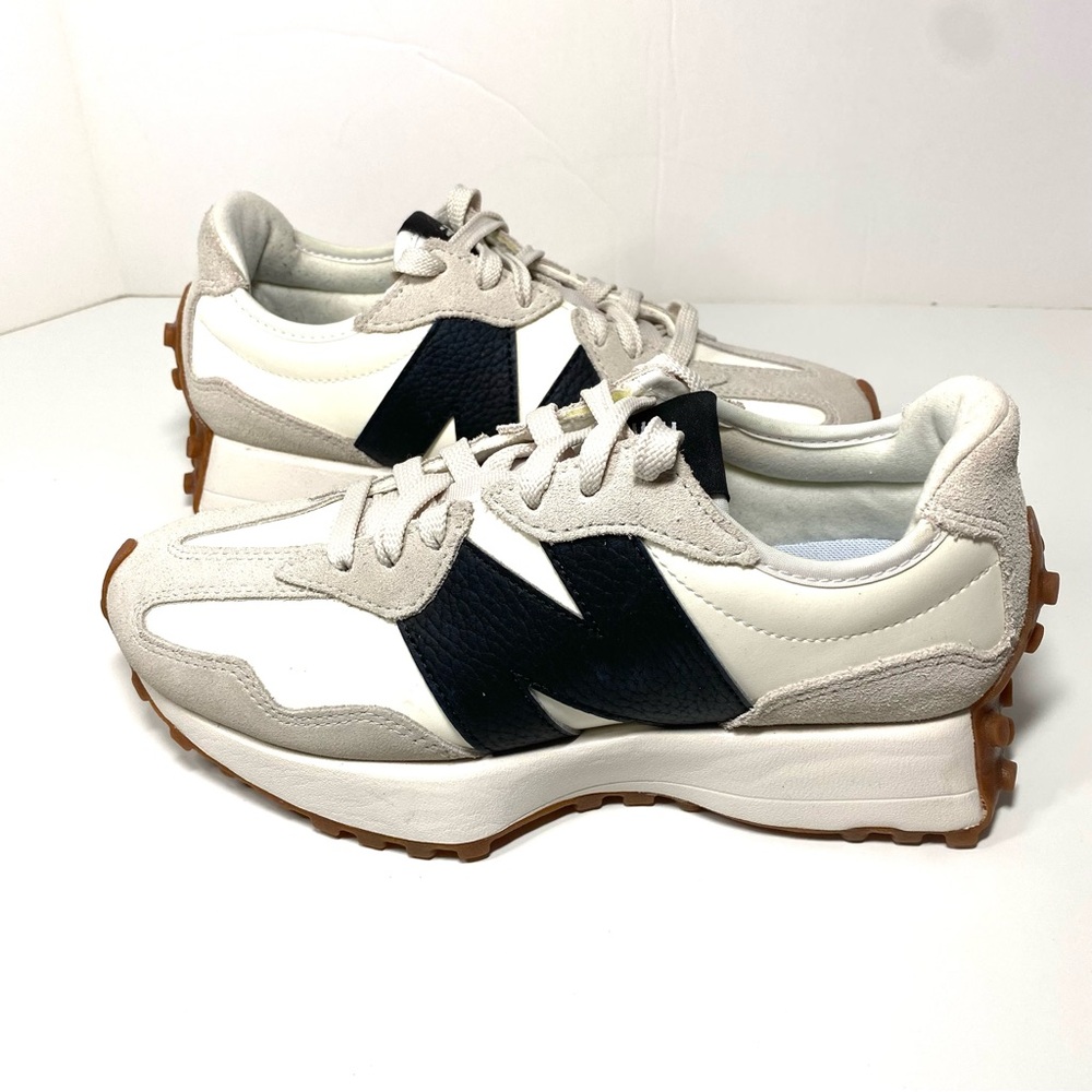 New Balance Women’s 327 Running Show size 6.5